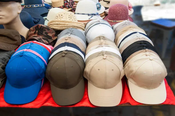 Comment ranger des casquettes : astuces, idées et conseils pour une organisation parfaite