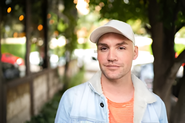 Comment laver une casquette blanche